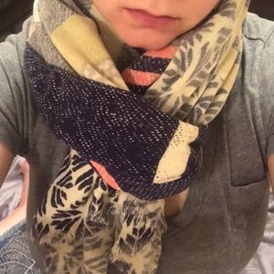 🍋Gap Scarf in Navy, Pink, Yellow & Cream